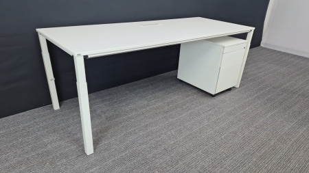 Bureau Sedus met ladenblok