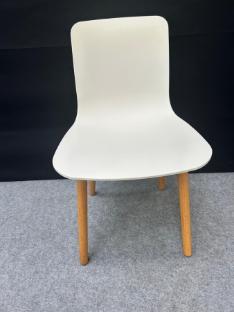 Design bezoekersstoel Vitra HAL R Wood (2e hands)