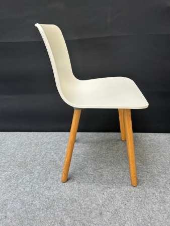 Design bezoekersstoel Vitra HAL R Wood (2e hands)
