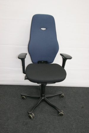 SUPERPROMO Ergonomische bureaustoel Kinnarps PLUS(6) bicolor zwart/blauw