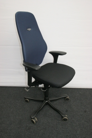 SUPERPROMO Ergonomische bureaustoel Kinnarps PLUS(6) bicolor zwart/blauw