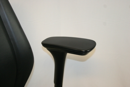 Ergonomische bureaustoel Kinnarps 9000 in Zwart leder