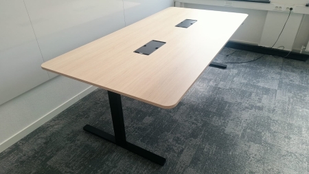 Zit/sta werk/vergadertafel BENE 2200 x 1100