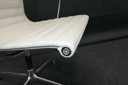 VITRA ALU CHAIR EA 108 in leder