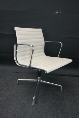 VITRA ALU CHAIR EA 108 in leder