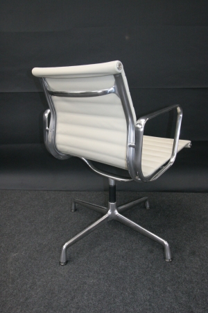 VITRA ALU CHAIR EA 108 in leder