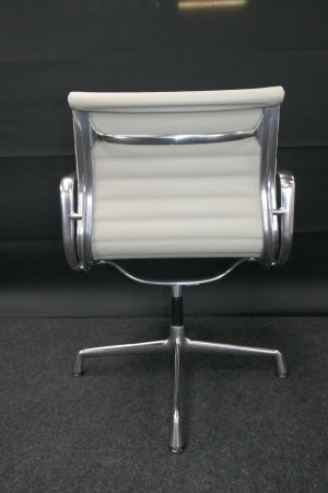 VITRA ALU CHAIR EA 108 in leder (refurbished)