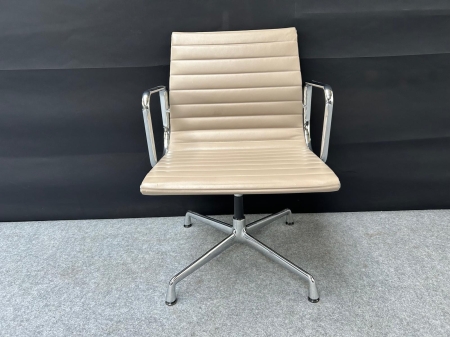 VITRA ALU CHAIR EA 108 in leder (refurbished)