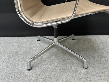 VITRA ALU CHAIR EA 108 in leder (refurbished)