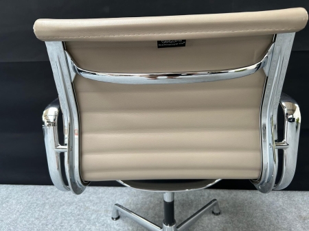 VITRA ALU CHAIR EA 108 in leder (refurbished)