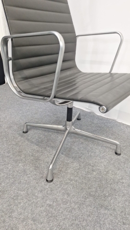 VITRA ALU CHAIR EA 112 en cuir (2ème main)