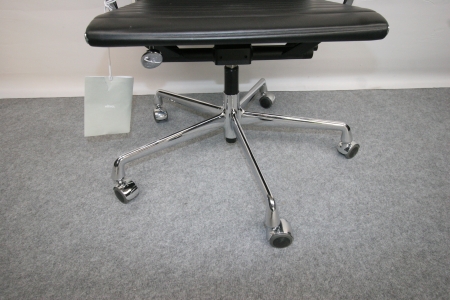 VITRA ALU CHAIR EA 119 in leder (NIEUW)