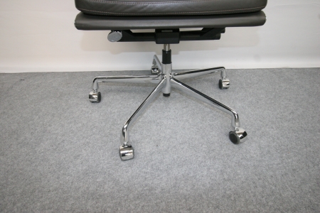 VITRA SOFT PAD CHAIR EA 219 (Nieuw)