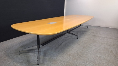 Vergadertafel Vitra Eames segmented table
