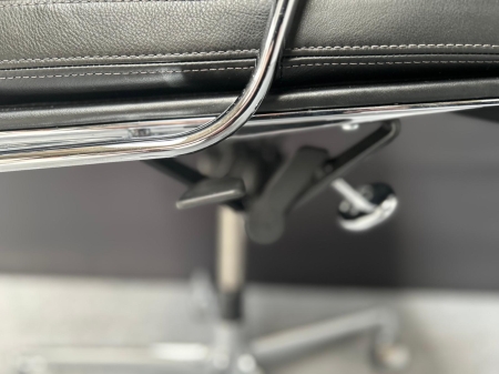 VITRA SOFT PAD CHAIR EA 219 (Nieuw)