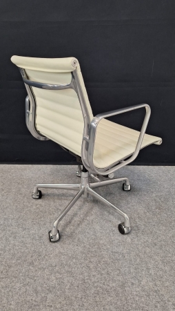 Bureaustoel Herman Miller EA 117