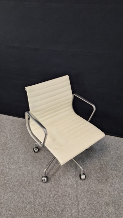 Bureaustoel Herman Miller EA 117