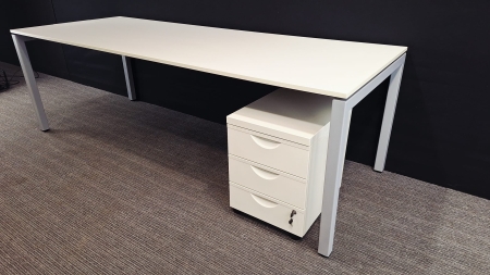Bureau Nurus 2400 x 900 met ladenblok