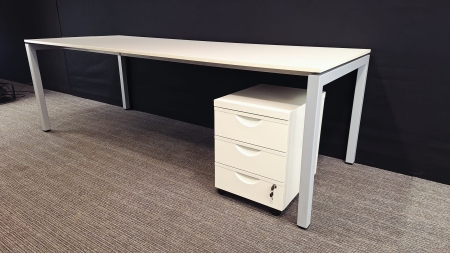 Bureau Nurus 2400 x 900 met ladenblok