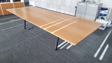 Vergadertafel Vitra Joyn 3200 x 1200 kers (2e keus)