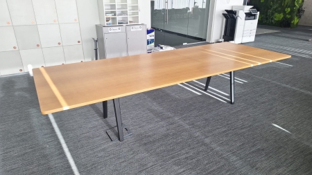 Vergadertafel Vitra Joyn 3200 x 1200 kers (2e keus)