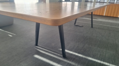 Vergadertafel Vitra Joyn 3200 x 1200 kers (2e keus)
