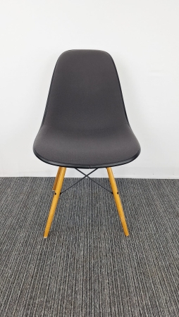 Vitra Eames DSW Plastic Chair (2e hands)