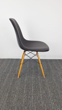 Vitra Eames DSW Plastic Chair (2e hands)