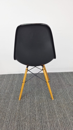 Vitra Eames DSW Plastic Chair (2e hands)