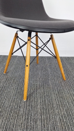 Vitra Eames DSW Plastic Chair (2e hands)