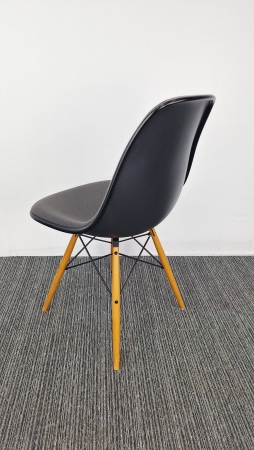 Vitra Eames DSW Plastic Chair (2e hands)