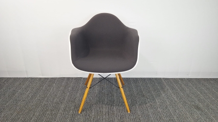Vitra Eames DAW Plastic Chair 2e hands)