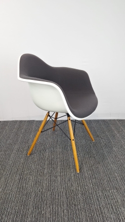 Vitra Eames DAW Plastic Chair 2e hands)