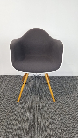 Vitra Eames DAW Plastic Chair 2e hands)