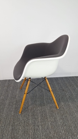 Vitra Eames DAW Plastic Chair 2e hands)