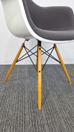 Vitra Eames DAW Plastic Chair 2e hands)