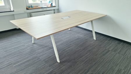 Design vergadertafel Bene 2400 x 1200