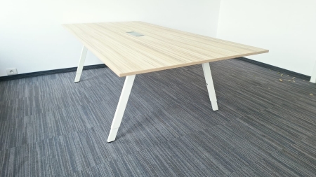 Design vergadertafel Bene 2400 x 1200