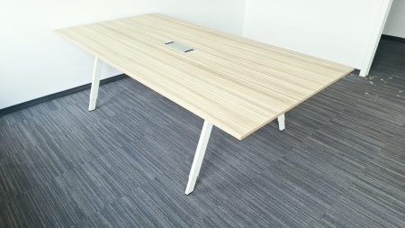 Design vergadertafel Bene 2400 x 1200