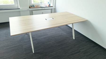 Design vergadertafel Bene 2400 x 1200