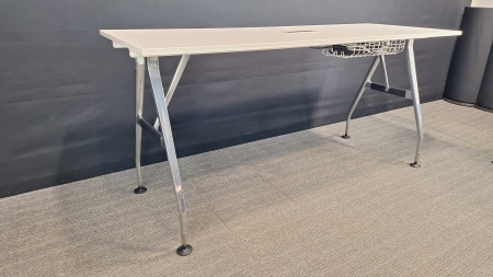 Design statafel Vitra Ad Hoc
