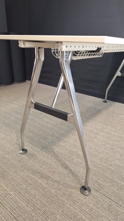 Design statafel Vitra Ad Hoc