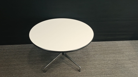 Vergadertafel Vitra Eames segmented table
