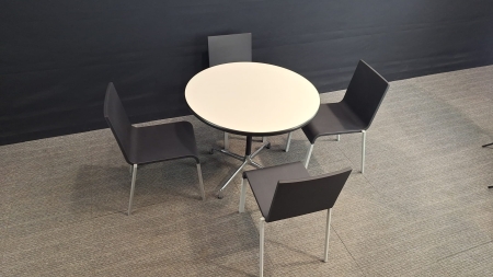 Vergadertafel Vitra Eames segmented table