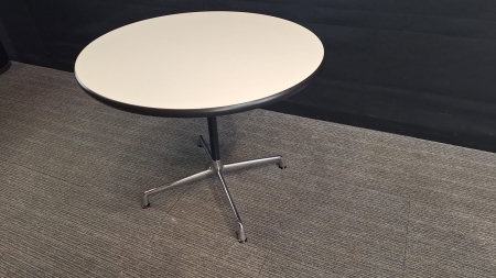 Vergadertafel Vitra Eames segmented table