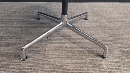 Vergadertafel Vitra Eames segmented table