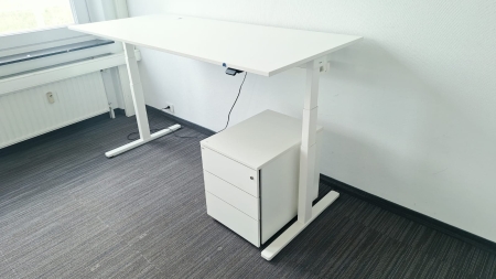 Elektrisch zit/sta bureau BENE