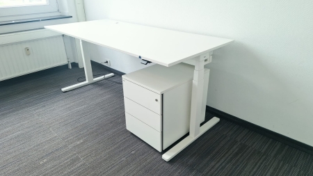 Elektrisch zit/sta bureau BENE