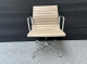 VITRA ALU CHAIR EA 108 in leder (refurbished)